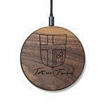 Lade das Bild in den Galerie-Viewer, Wireless Charger Slim Totus Tuus / Papst Joh. Paul 2 Design (Gravur) [Walnuss] Holz
