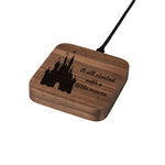 Lade das Bild in den Galerie-Viewer, Wireless Charger Blocks Maus Schloss / Mouse Castle Design (Gravur) [Walnuss] Holz
